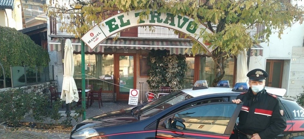Coronavirus, scatta il coprifuoco ma nel locale la festa prosegue: sanzionati titolare e clienti